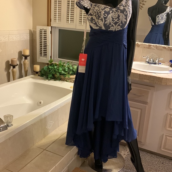 JJ’s HOUSE WEDDING & SPECIAL OCCASIONS GOWN - Picture 1 of 11